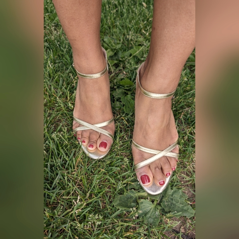 Gold stilettos size 7M